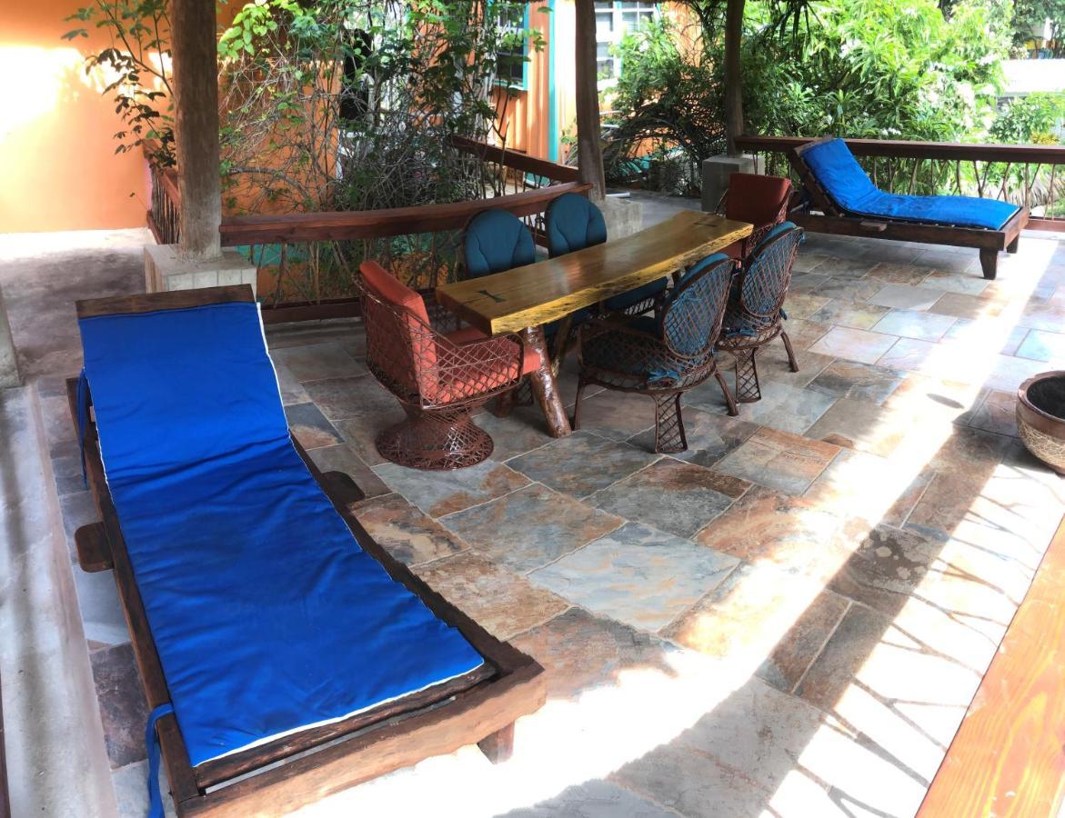 Coral Cove Inn Maya Beach Extérieur photo