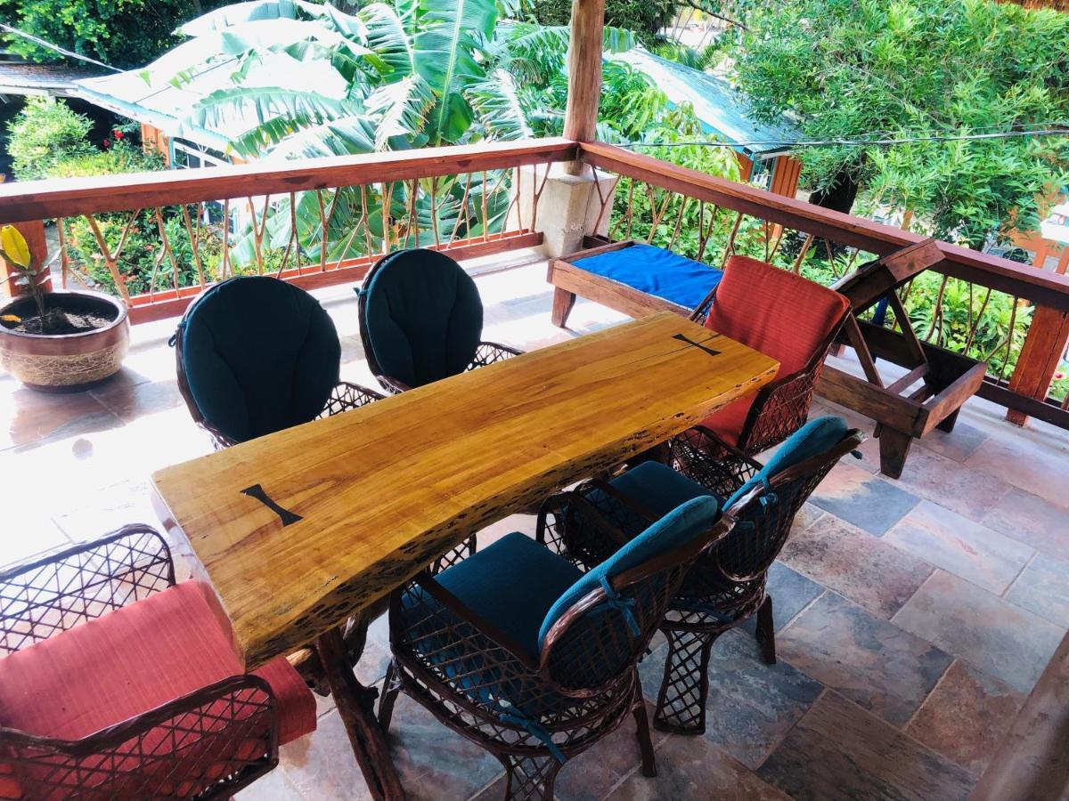 Coral Cove Inn Maya Beach Extérieur photo