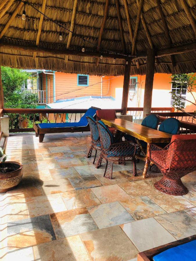 Coral Cove Inn Maya Beach Extérieur photo